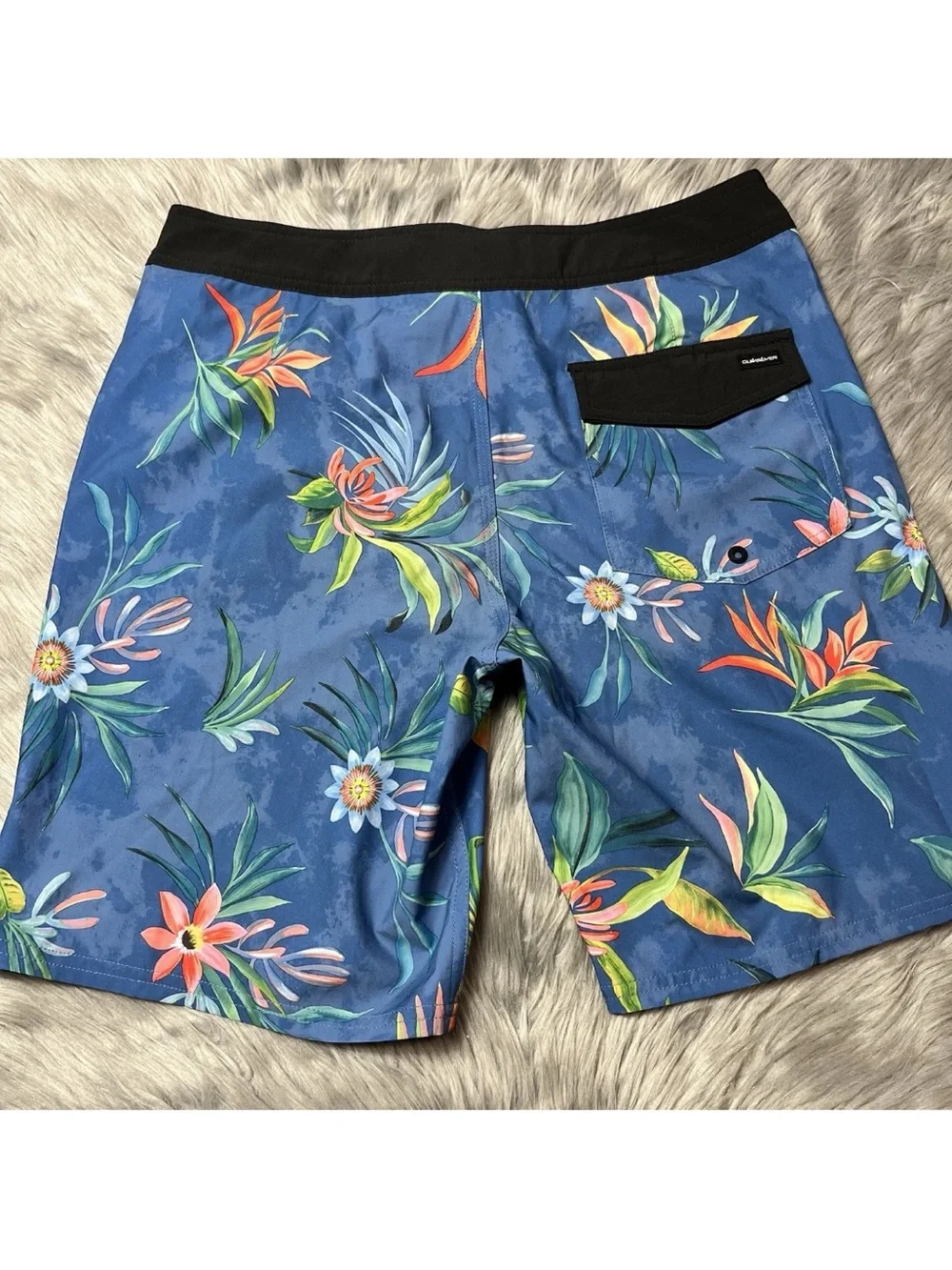 Quiksilver Men’s Blue Tropical Floral Board Shorts Size 32